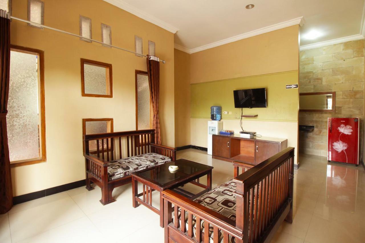 Oyo 820 Abad Baru Hotel Pangandaran Exterior foto